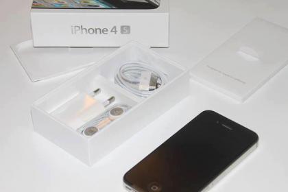 W.T.S:Brand new Apple iPhone 4s 32GB & Apple iPad 2