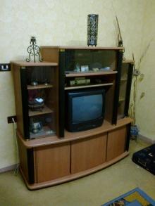 بوفيه عرض التحف والمقتنيات وللتلفزيون