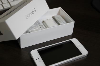 WTS:-Apple iPhone 5 HSDPA 4G LTE Unlocked Phone (BBM CHAT 25F7FA0C )