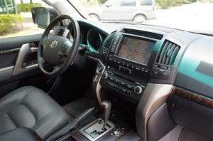 2011 TOYOTA LAND CRUISER V8