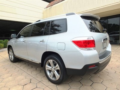 NEAT TOYOTA HIGHLANDER  FOR SALE