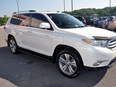 Selling My 2013 Toyota Highlander Limited AWD 4dr SUV