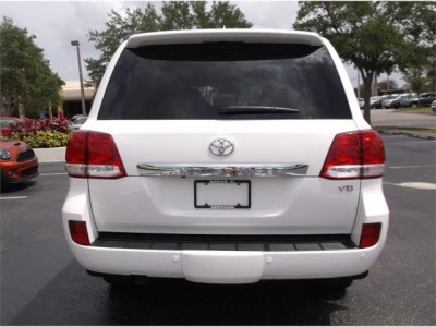 2011 TOYOTA LAND CRUISER 4X4