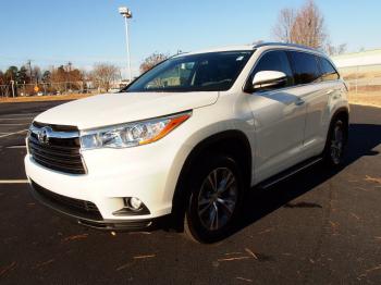 Selling My 2014 Toyota Highlander XLE 4dr SUV