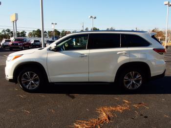 Selling My 2014 Toyota Highlander XLE 4dr SUV