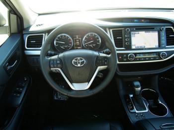 Selling My 2014 Toyota Highlander XLE 4dr SUV