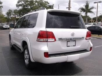 TOYOTA LAND CRUISER, 2011 MODEL