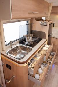 كارفان ملوكى للبيع جديد موديل 2015