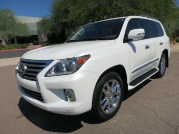SELLING !! 2013 LEXUS LX 570 (No accident)