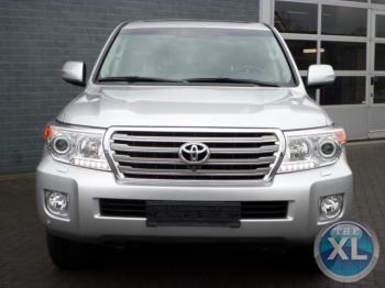 تويوتا لاند كروزر المغتربين تستخدم