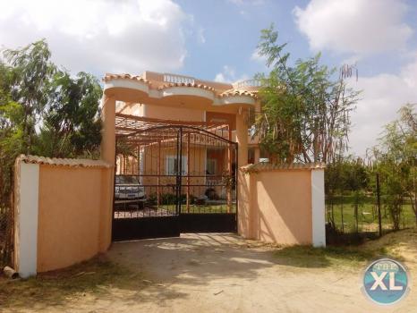 مزرعة للبيع او للايجار فيلا ومعلف وارض زراعية للاستثمار بسعر خيالي