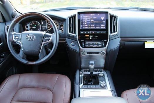 تويوتا لاند كروزر 2016 جيب أسود