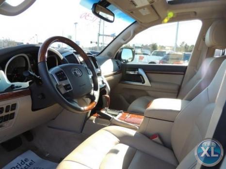 تويوتا لاند كروزر 2014 المغترب المالك حافظت بشكل جيد