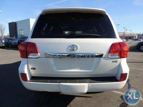 تويوتا لاند كروزر 2014 المغترب المالك حافظت بشكل جيد