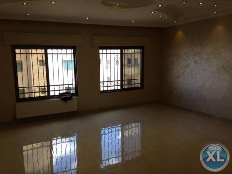 شقة للبيع في ضاحية الرشيد فيها تدفئة راكبة - قريبة من الجامعة الاردنية و الخدمات