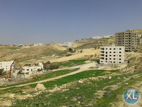 ارض للبيع في صافوط/ مرج البير - تحت قصر الاميرة بسمة منطقة هادئة و مطلة