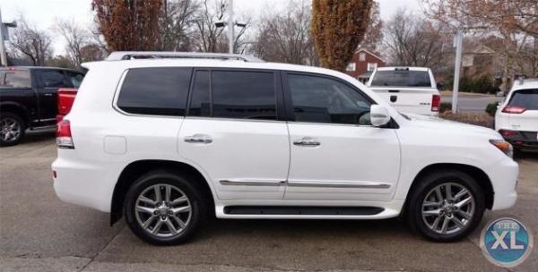 لكزس LX 570 2015 لون أبيض ، نظيفة